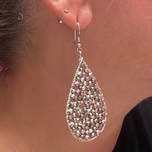 ❤️ BOGO Silver Teardrop Earrings… Fun! - Picture 8 of 9